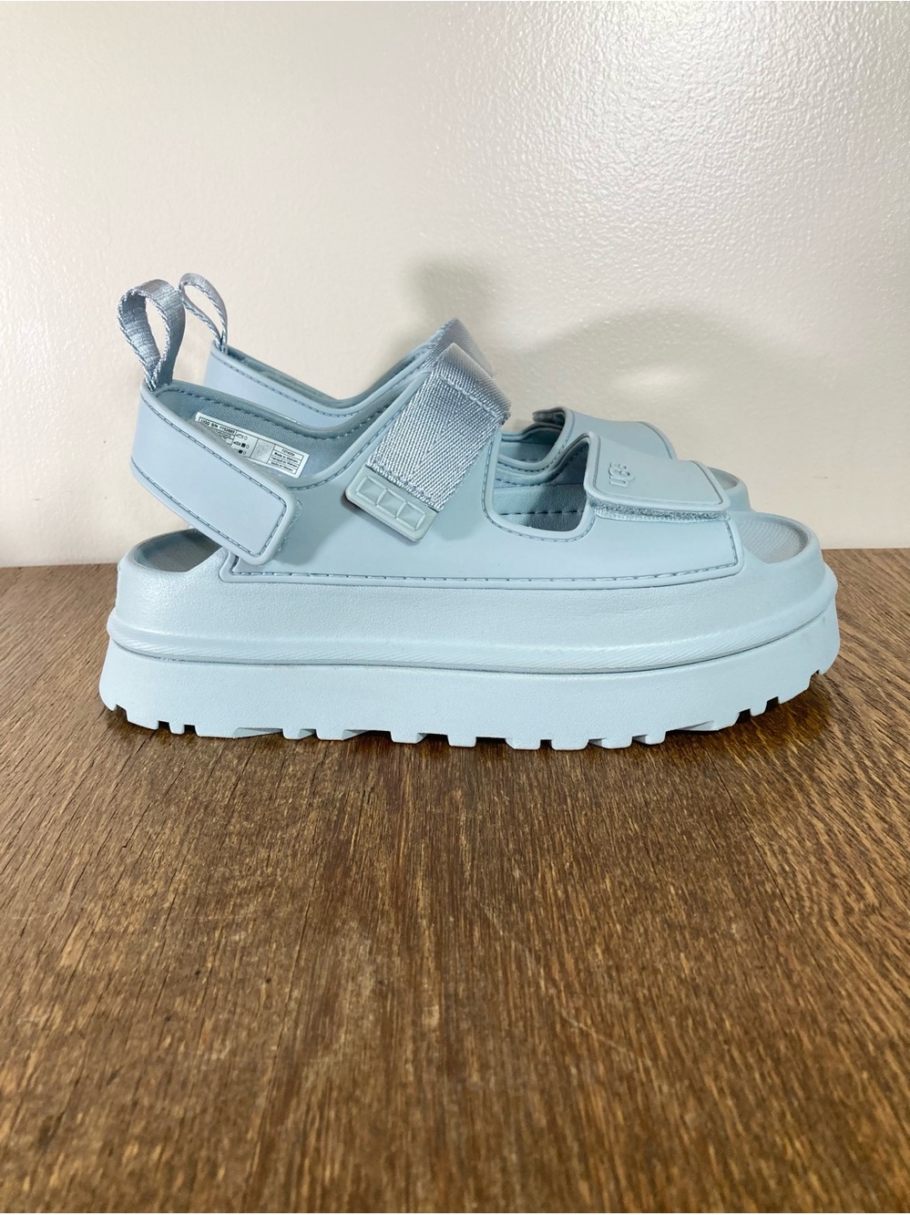 New Ugg Goldenglow Platform Sandal Women’s Size 7 Seafoam Blue